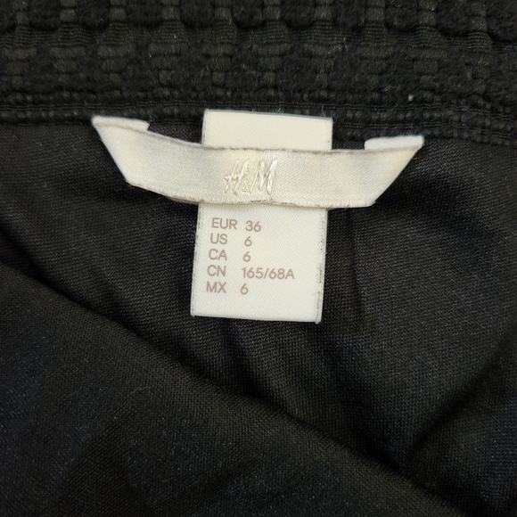 Textured Black Skirt - Picture 3 of 3